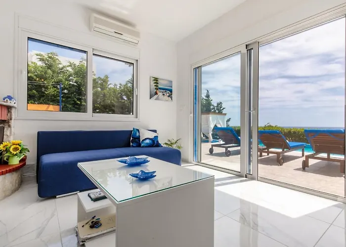 White Blue Vila Lakhania